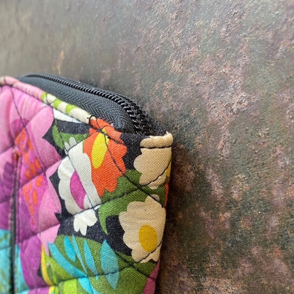 Vera Bradley Va Va Bloom Pattern (Retired) Zip-Around Quilted Wallet/Wristlet - Picture 8 of 16
